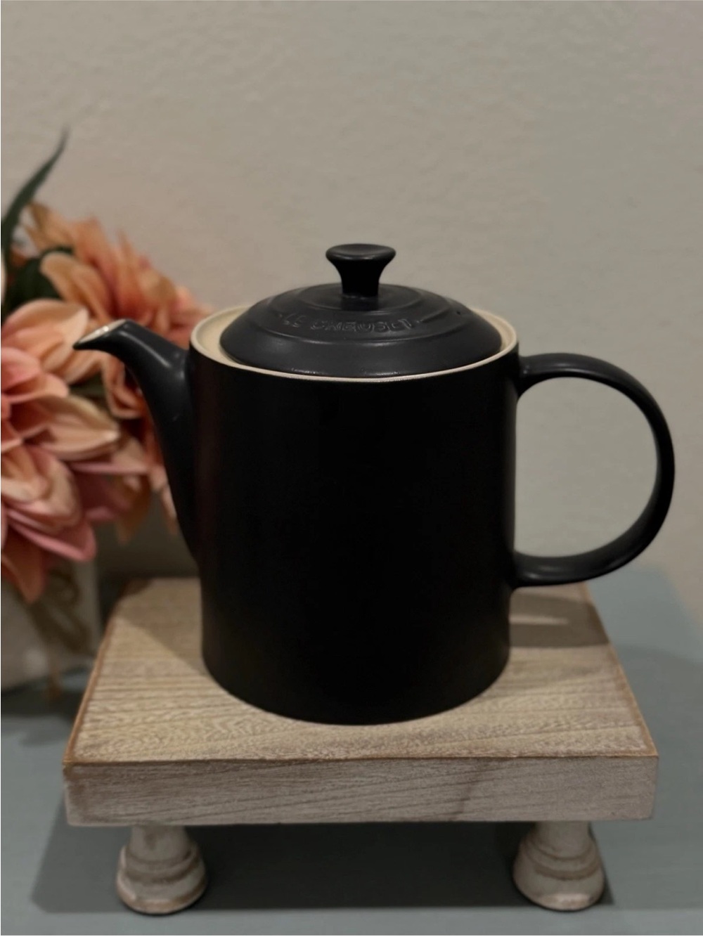Le Creuset Grand Teapot Matte Black
1.3 Liter, New